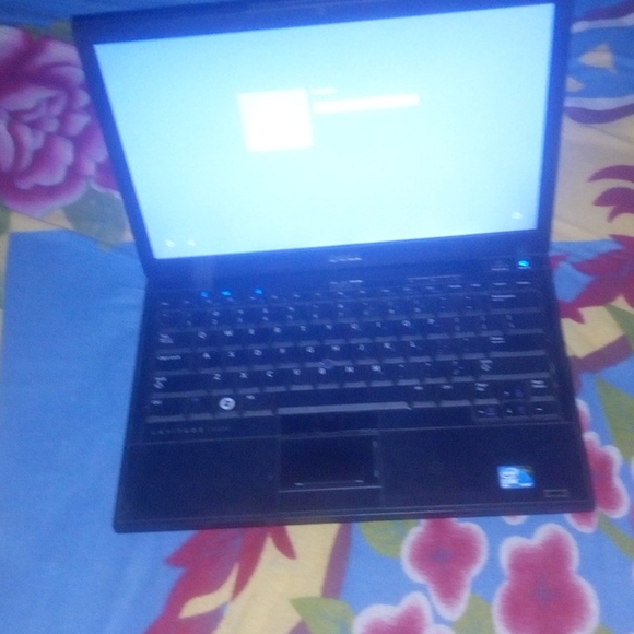 Latitude laptop - Picture 1 of 3